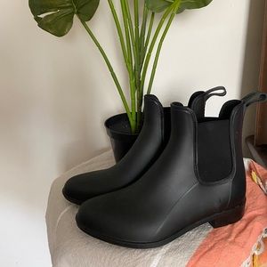 Black Chelsea Rain Boots